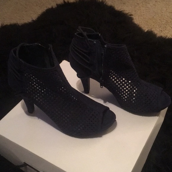 Steve Madden peep toe heels - Picture 3 of 6